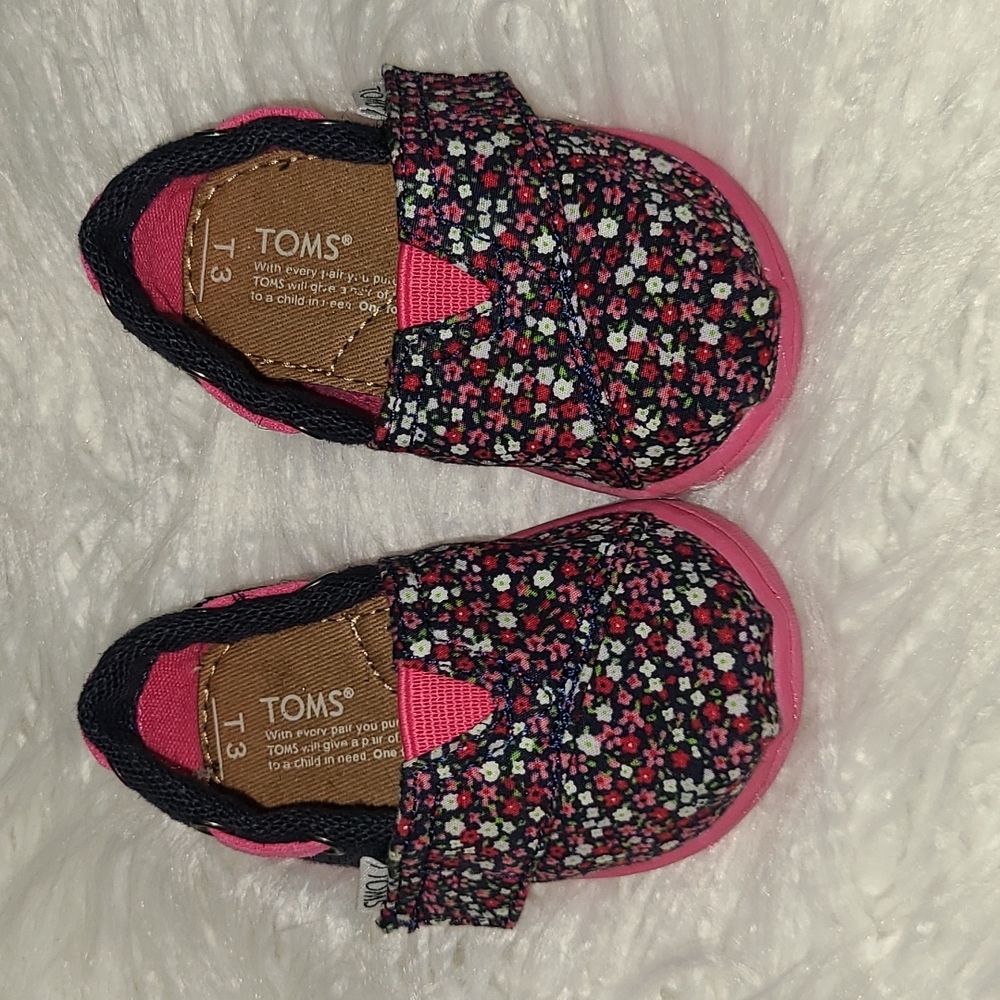 ⭕️5/$25⭕️ Like New! Floral Tom's Shoes